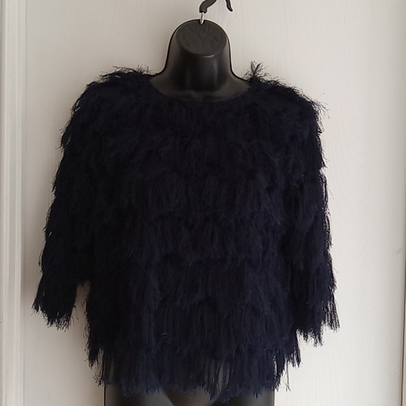 ⭐️ Host Pick ⭐️ Maple & Cliff | Unique Navy Faux Feather Top - Picture 2 of 12